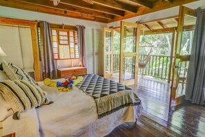 Camas Tempur-Pedic, caja de seguridad en la habitación y escritorio