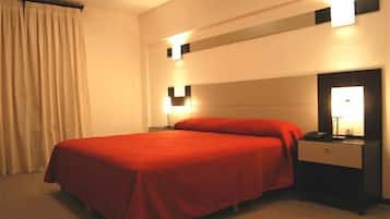 In-room safe, desk, laptop workspace, free WiFi