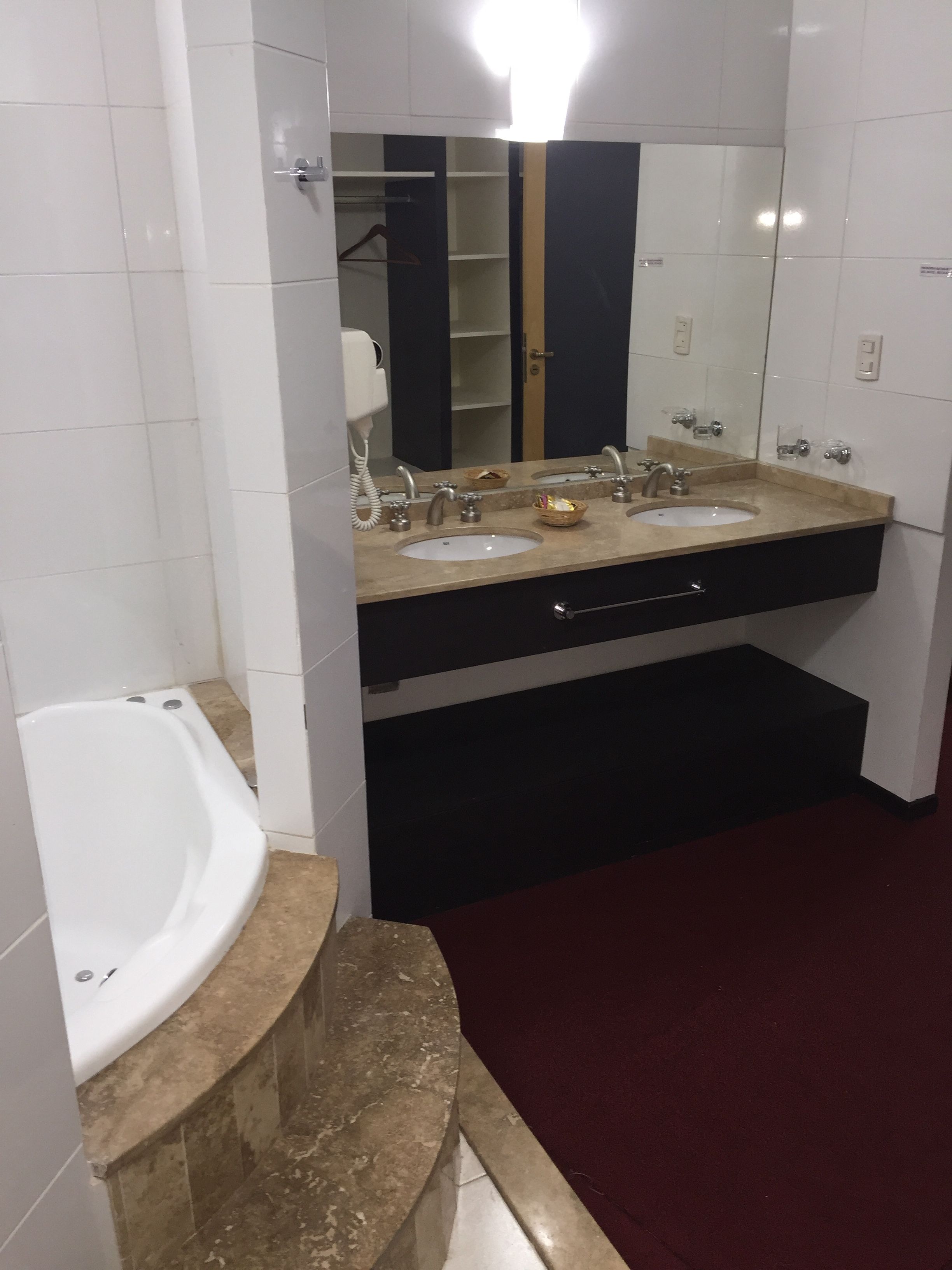 suite, jetted tub | in-room safe, desk, laptop workspace, free wifi