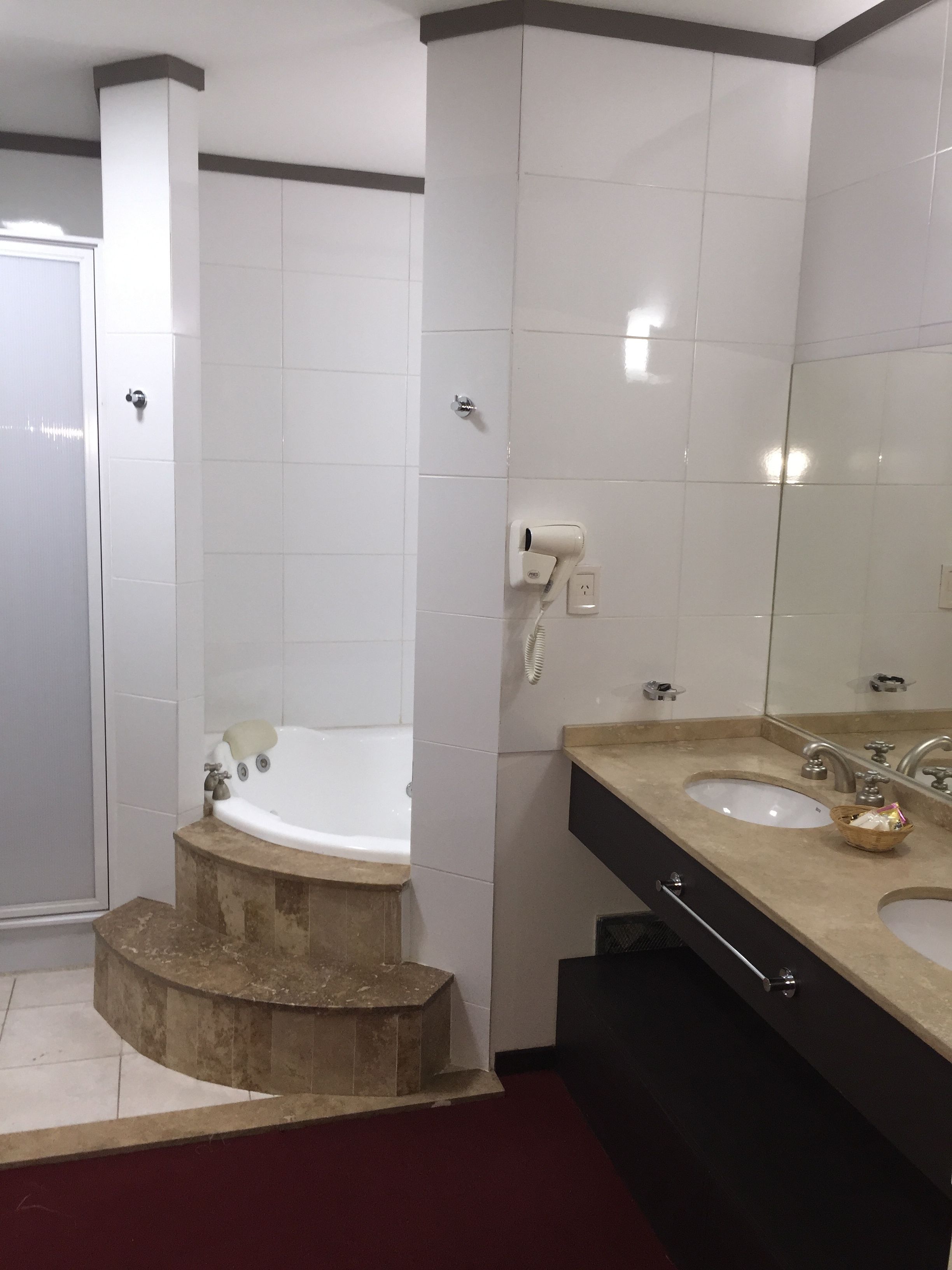 suite, jetted tub | in-room safe, desk, laptop workspace, free wifi