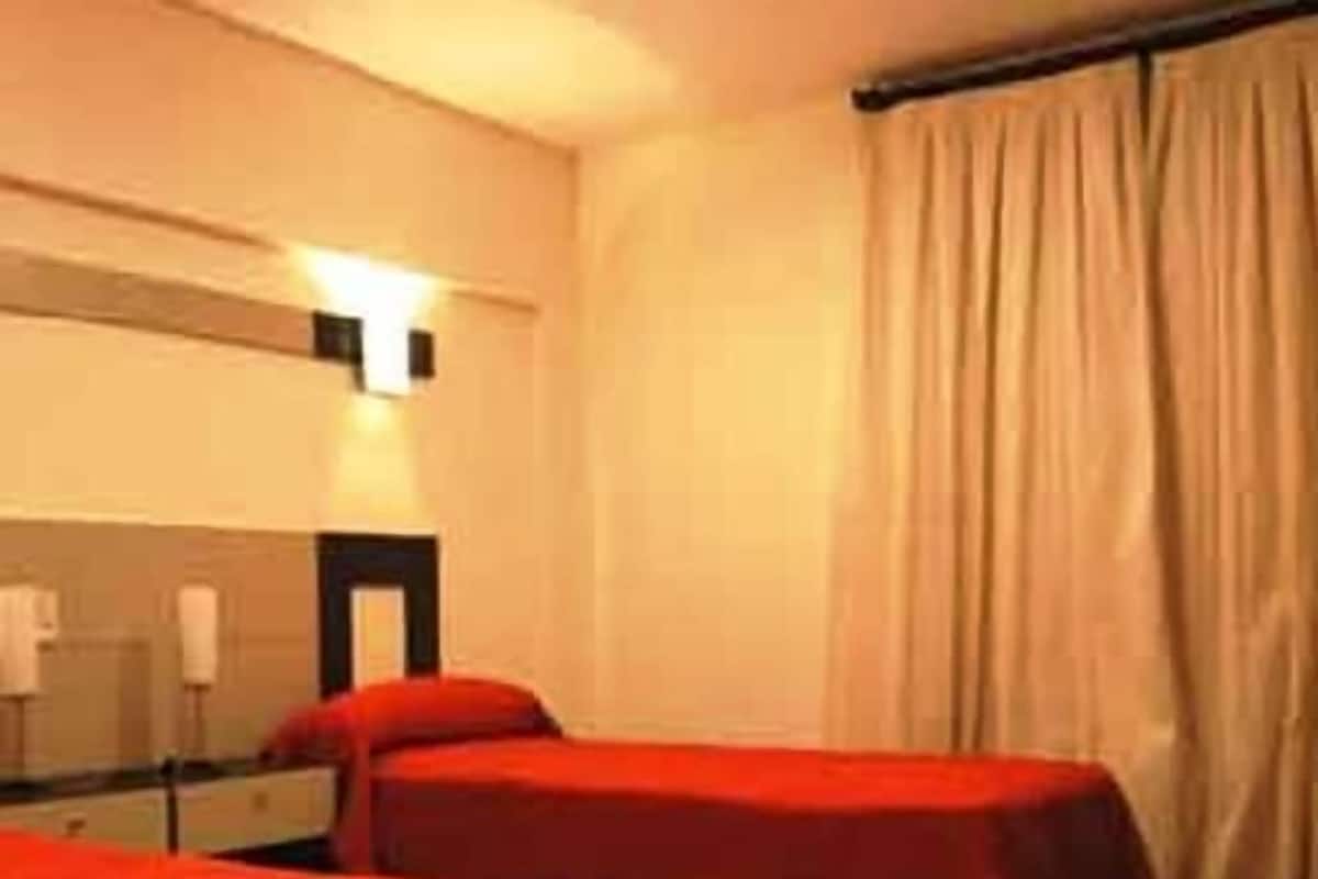 In-room safe, desk, laptop workspace, free WiFi