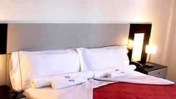 Caja de seguridad en la habitación y escritorio