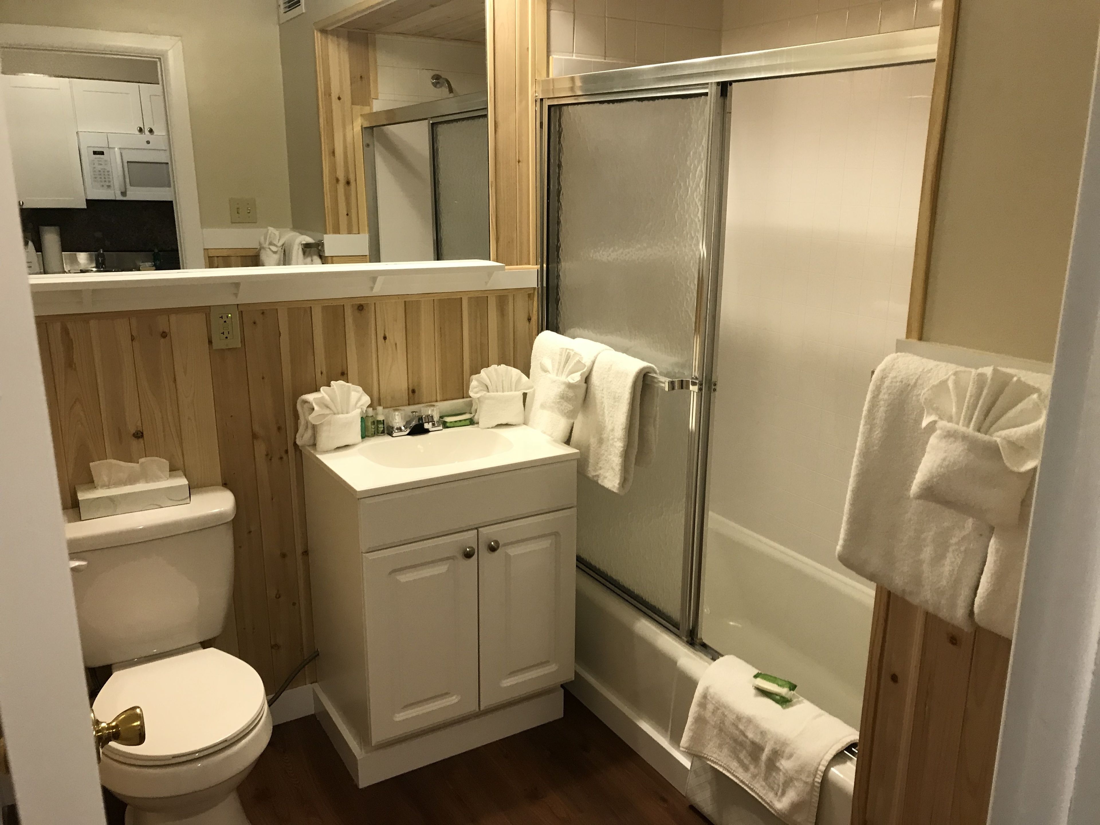 mini suite (max 4 guests) | bathroom | free toiletries, towels