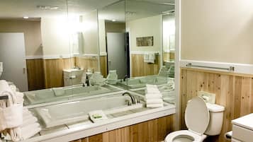 Royal Suite (Max 6 Guests) | Bathroom | Free toiletries, towels