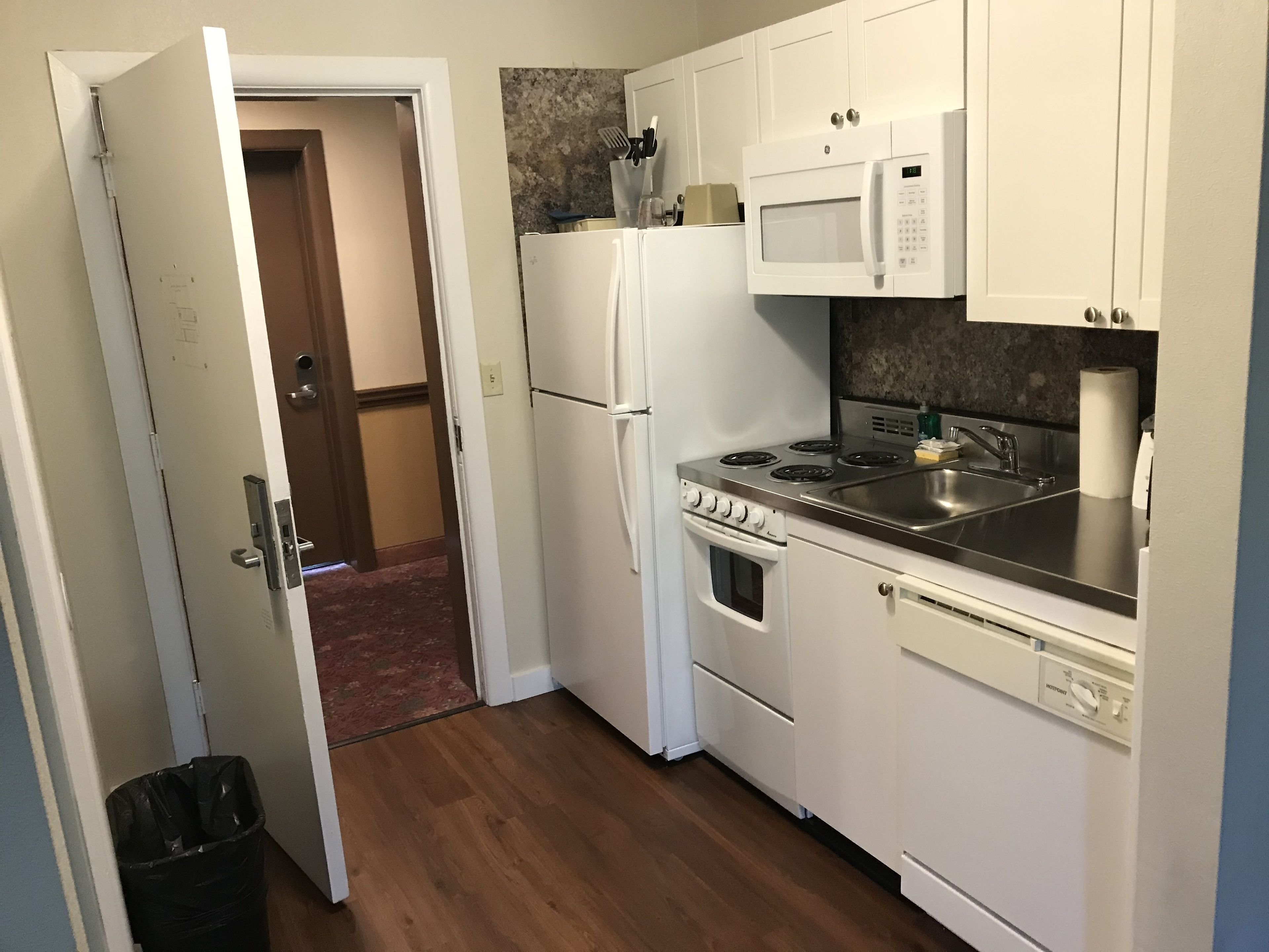 mini suite (max 4 guests) | private kitchen | fridge, microwave, oven, stovetop