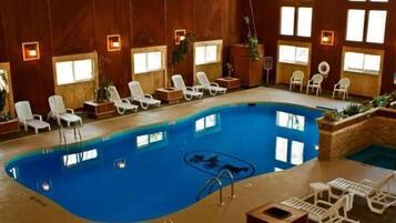 Indoor pool, sun loungers