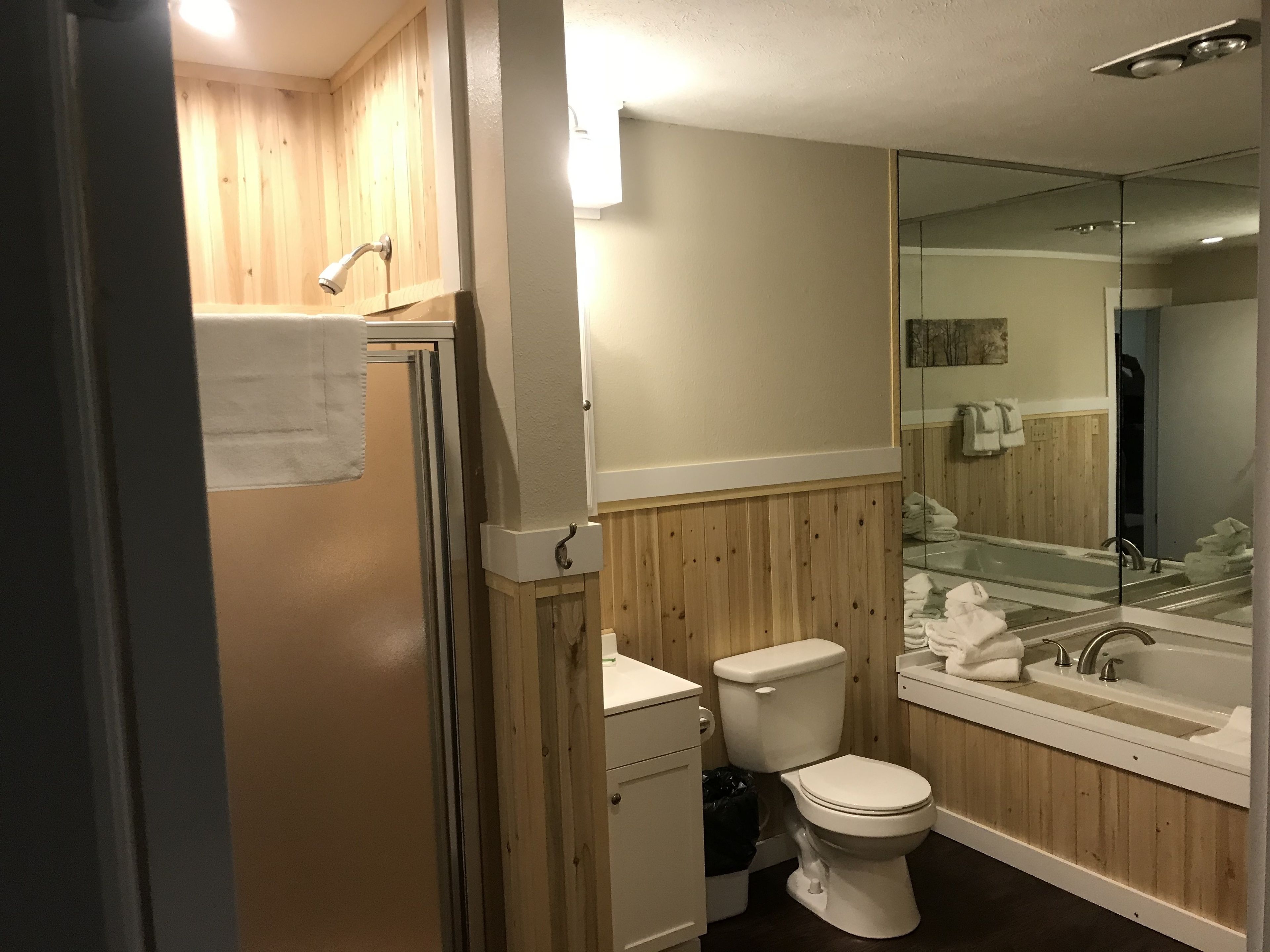 royal suite (max 6 guests) | bathroom | free toiletries, towels