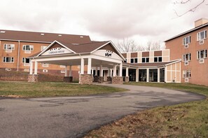 Front of property - Carriage House Country Club (Pocono Manor)
