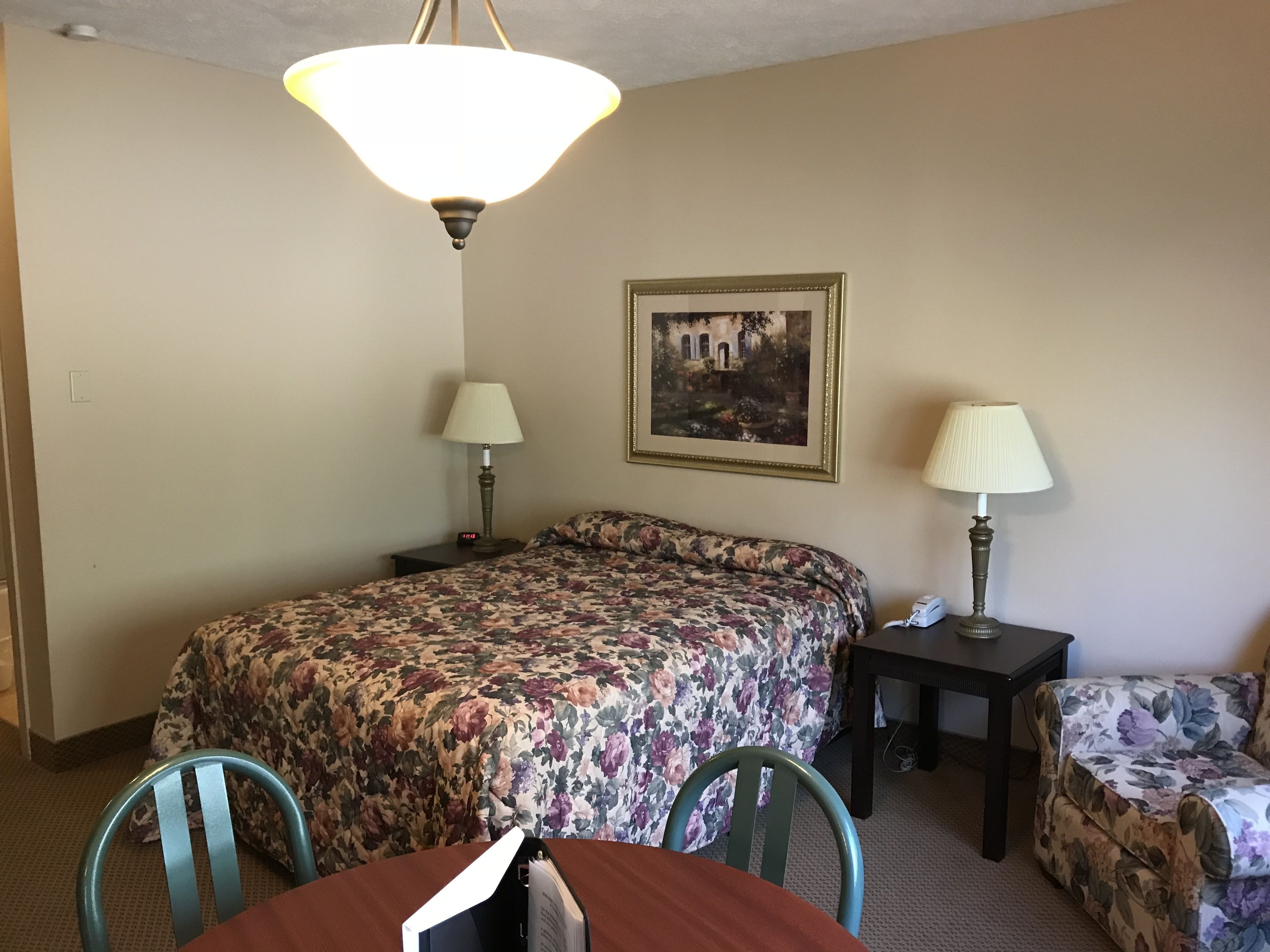 studio suite (max 2 guest) | living area | flat-screen tv