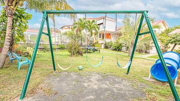 Área de juegos infantiles al aire libre