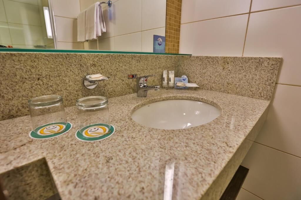 deluxe twin room | bathroom | shower, free toiletries, hair dryer, towels