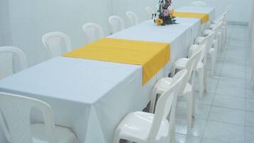 Breakfast, lunch and dinner served