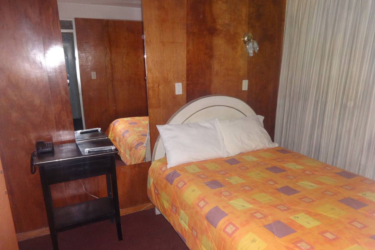 Hypo-allergenic bedding, iron/ironing board, rollaway beds, free WiFi