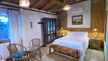 Suite (Master) | Hypo-allergenic bedding, minibar, in-room safe, blackout drapes