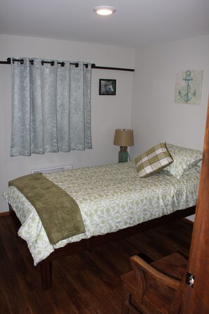 Doppelzimmer | 1 Schlafzimmer, hochwertige Bettwaren, Schreibtisch