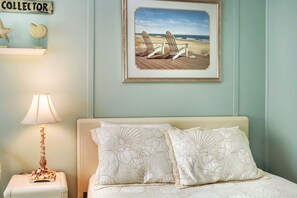 Deluxe Cottage, 2 Bedrooms, Kitchen, Beachside | Iron/ironing board, free WiFi - Ocean Spray Beach Resort (Grayland)