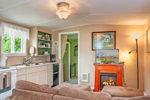 Standard Cottage, 1 Bedroom, Kitchen, Beachside | Iron/ironing board, free WiFi - Ocean Spray Beach Resort (Grayland)