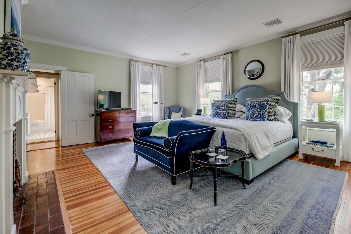 Hickok #2, 1 King Bed