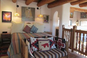 Luxury Penthouse, 1 King Bed, Hot Tub, Mountain View - La Doña Luz Inn (Taos)