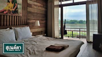 Deluxe Double bed with Riverview | Desk, rollaway beds, free WiFi