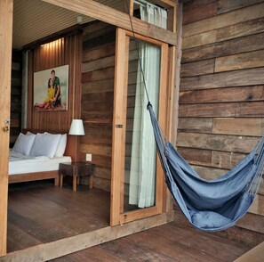 Deluxe Double bed with Riverview | Desk, rollaway beds, free WiFi - Suneta Hostel Chiangkhan (Chiang Khan)