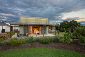 Property grounds - Studio 367 (Hillvue)