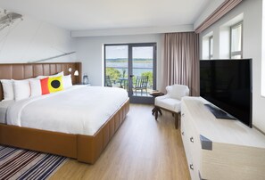 Suite, 1 King Bed, Balcony, Corner (Potomac River View) | Egyptian cotton sheets, premium bedding, pillow-top beds, in-room safe - Hotel Indigo Old Town Alexandria by IHG (Alexandria)