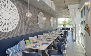 Breakfast, lunch and dinner served - Hotel Indigo Old Town Alexandria by IHG (Alexandria)