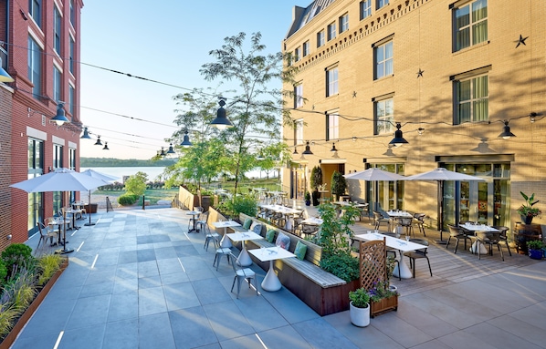 Property amenity - Hotel Indigo Old Town Alexandria by IHG (Alexandria)