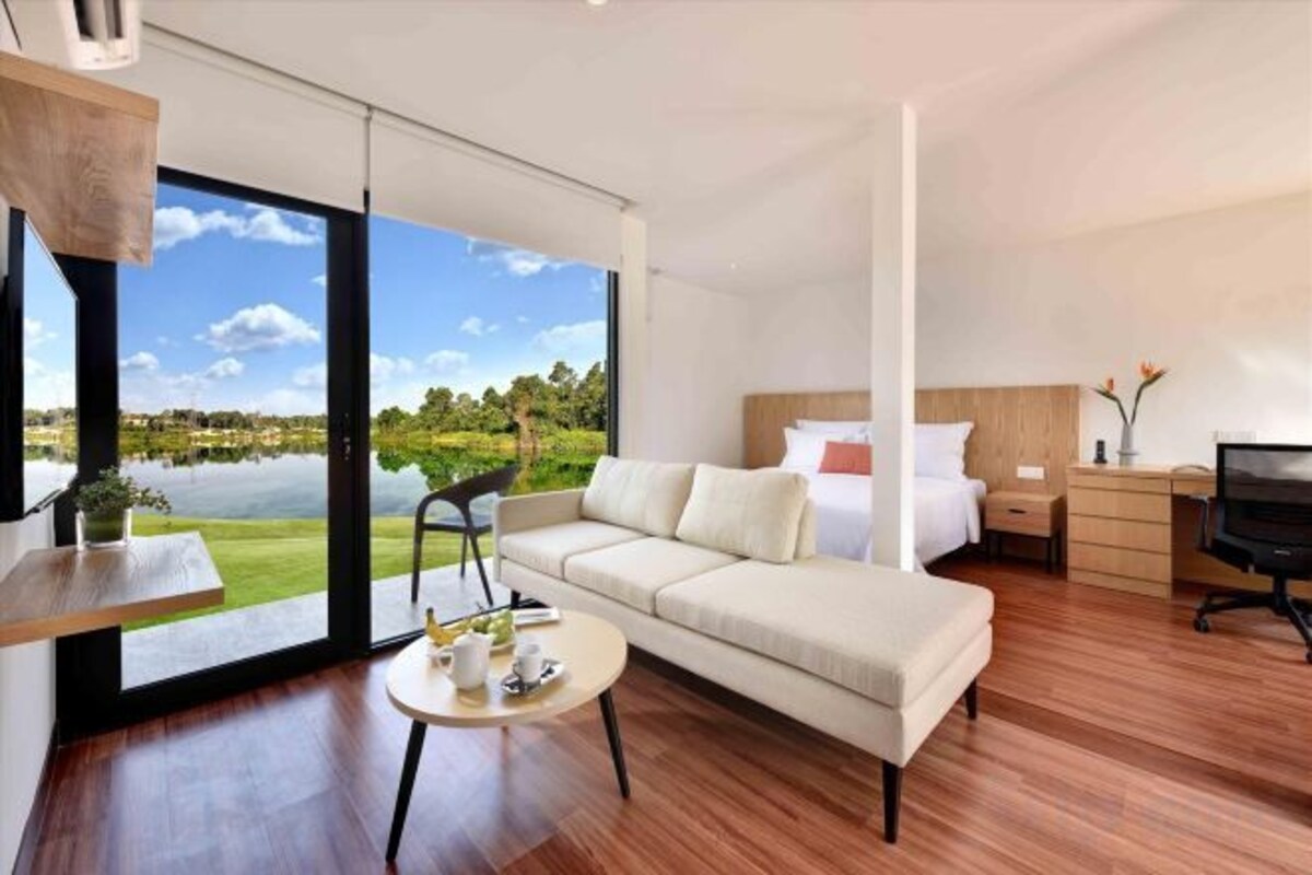 Suite Family Room