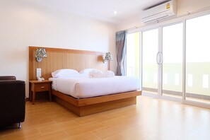 In-room safe, rollaway beds, free WiFi, bed sheets - D Hotel Pattaya (Pattaya)
