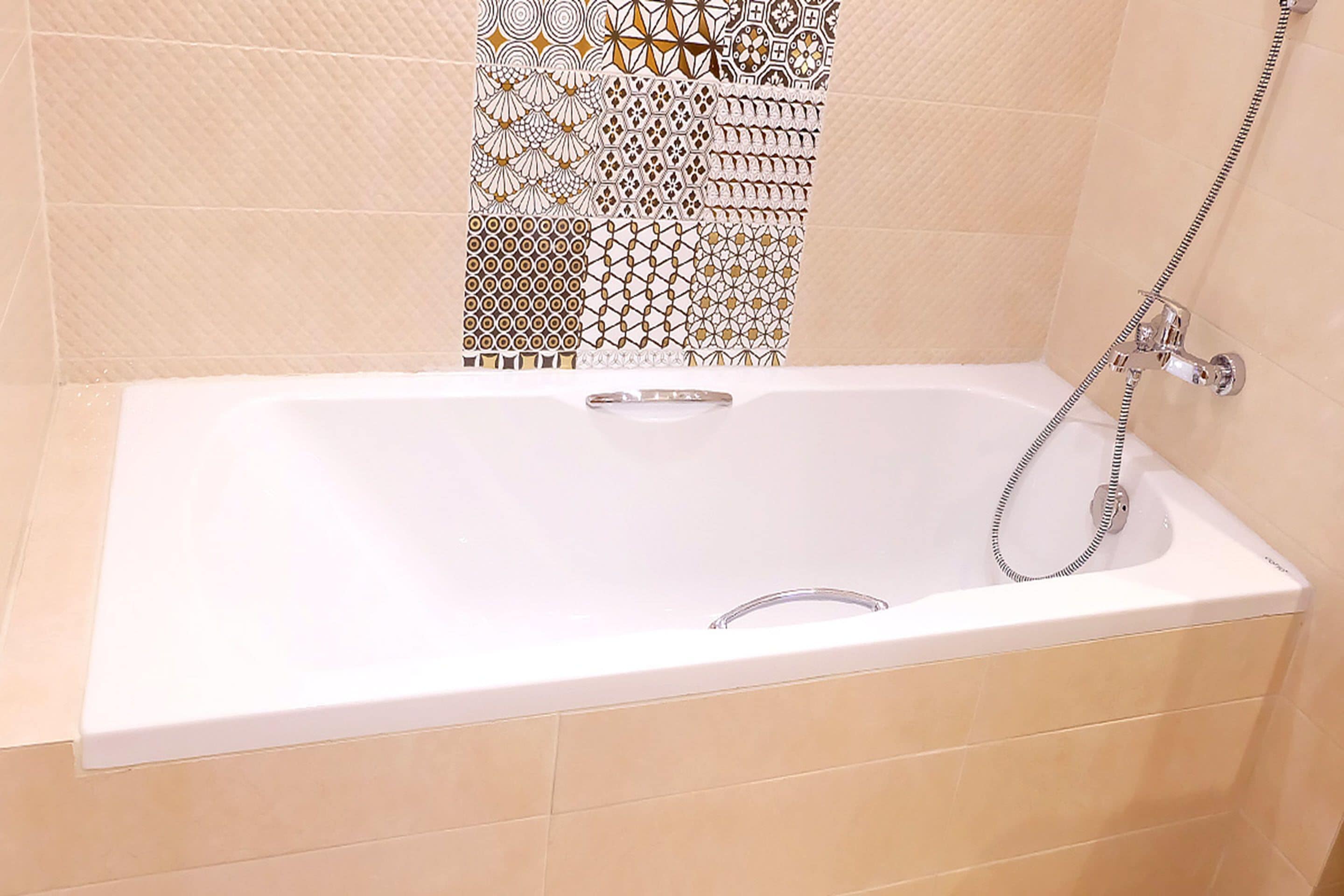 deep-soaking bathtub