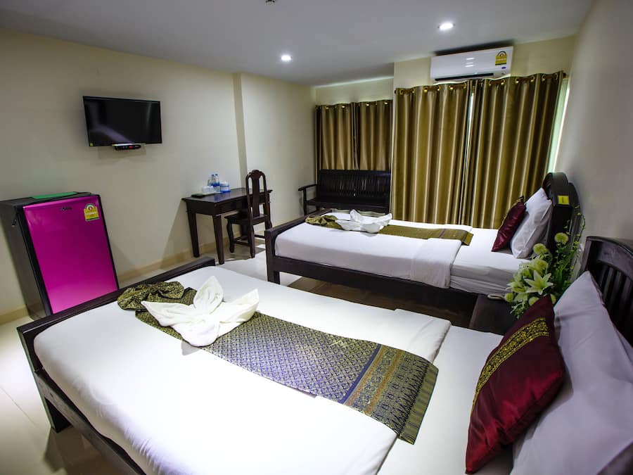 Deluxe Twin Room | Desk, free WiFi