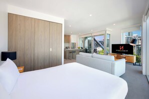 Executive Studio Apartment | Premium bedding, in-room safe, desk, laptop workspace - Swiss-Belsuites Victoria Park Auckland (Auckland)