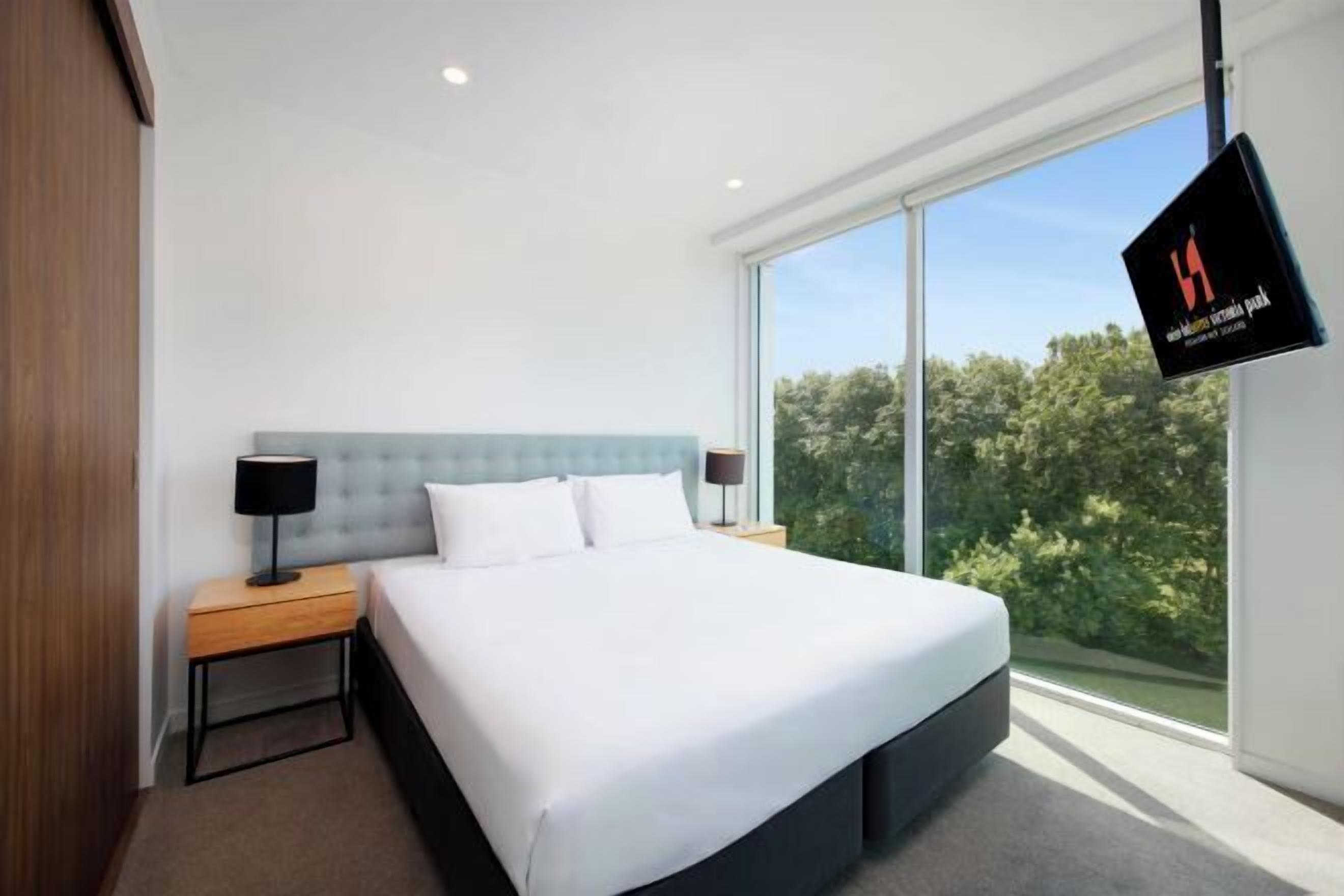 Premium bedding, in-room safe, desk, laptop workspace