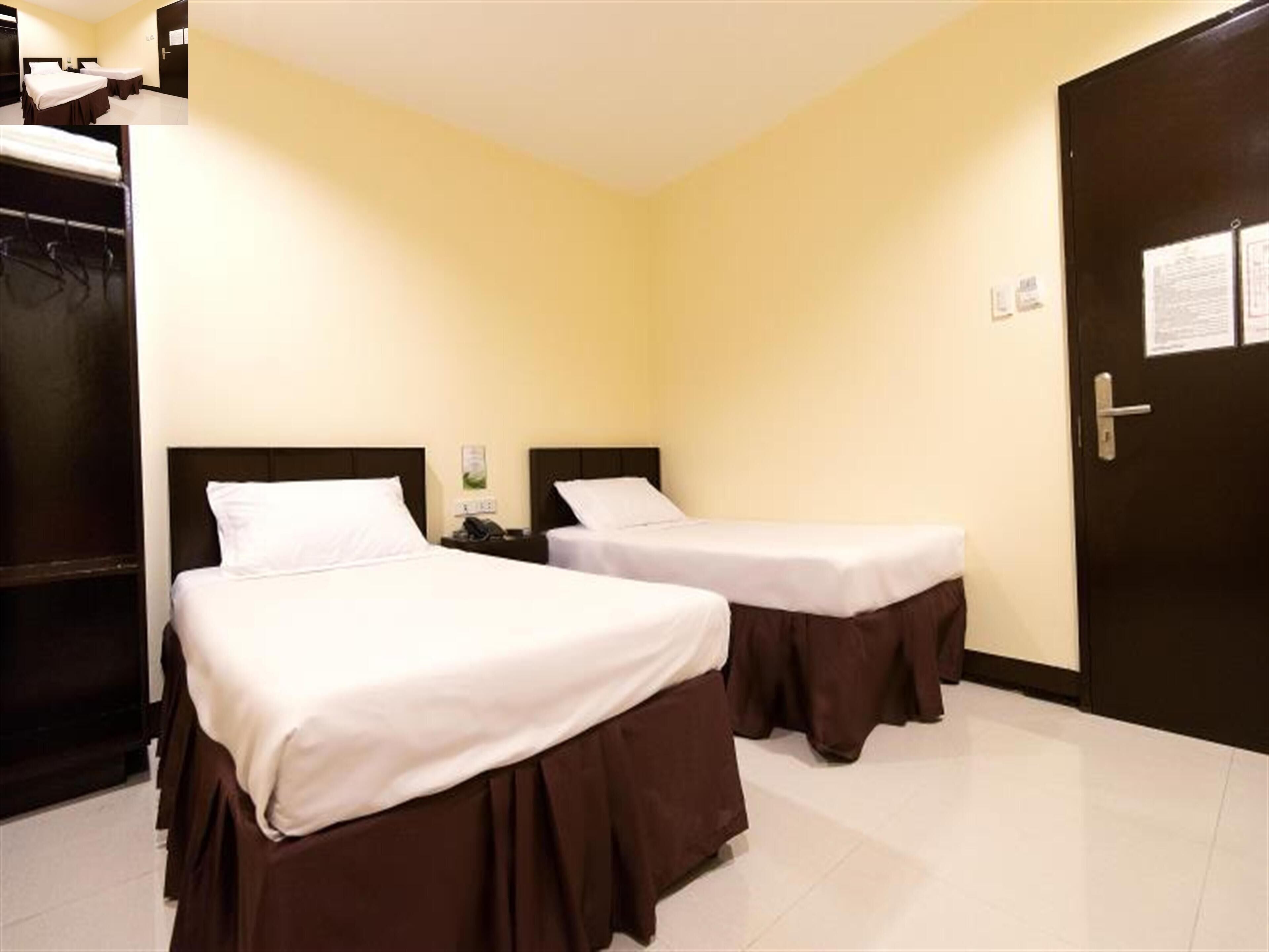 Peti besi dalam bilik, meja, Wi-fi percuma, cadar katil 