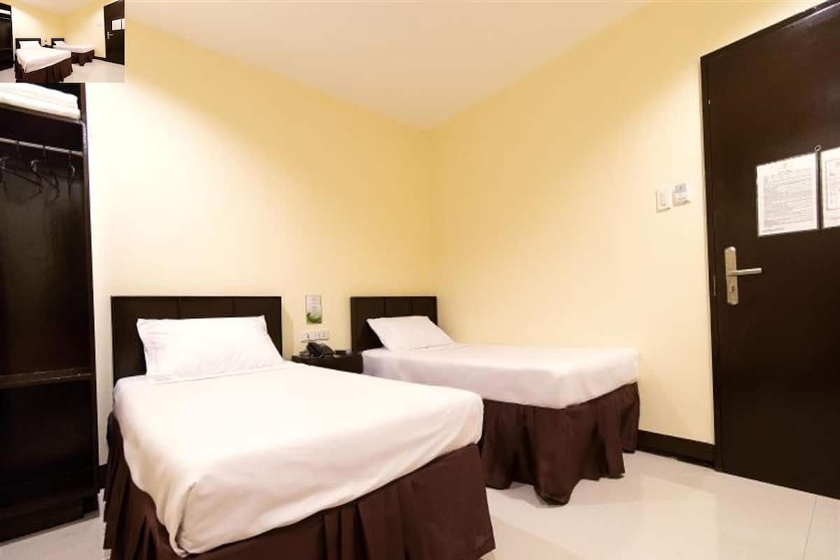 Zimmersafe, Schreibtisch, kostenloses WLAN, BettwÀsche