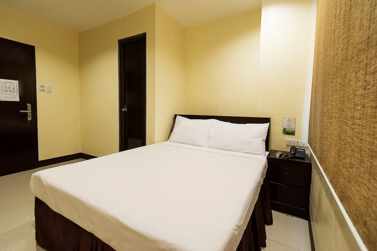 ห้องดับเบิล | ตู้นิรภัยในห้องพัก, โต๊ะทำงาน, Wi-Fi ฟรี, ผ้าปูที่นอน
