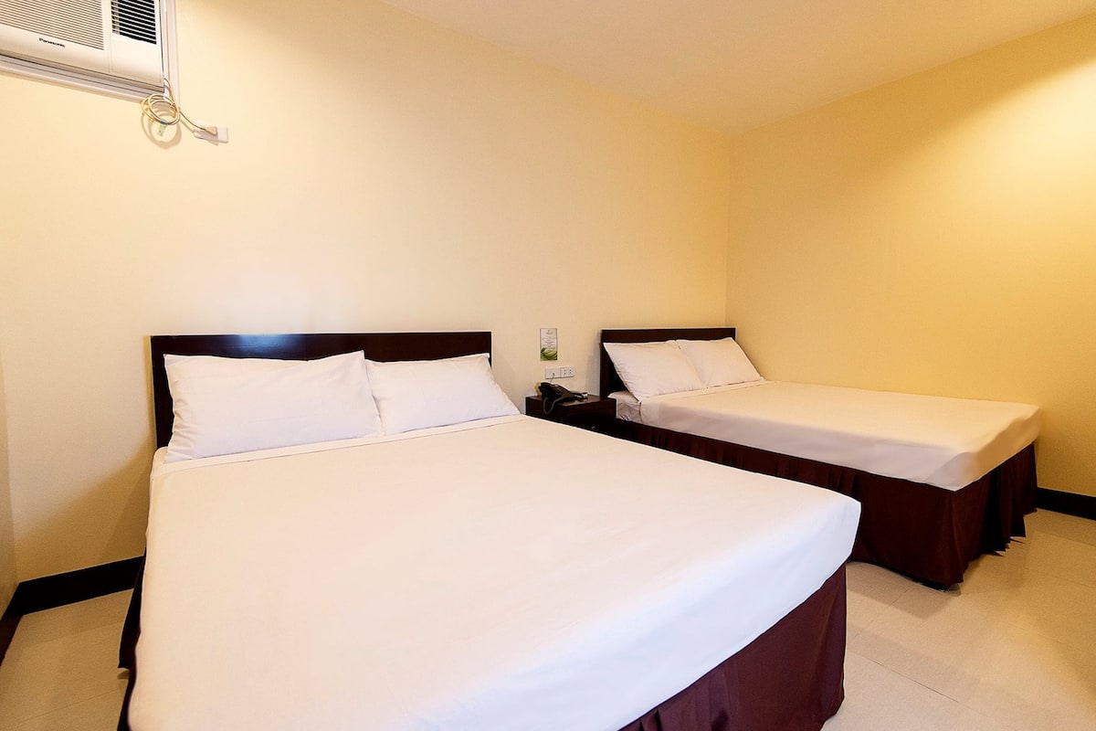 ห้องแฟมิลี่ | ตู้นิรภัยในห้องพัก, โต๊ะทำงาน, Wi-Fi ฟรี, ผ้าปูที่นอน