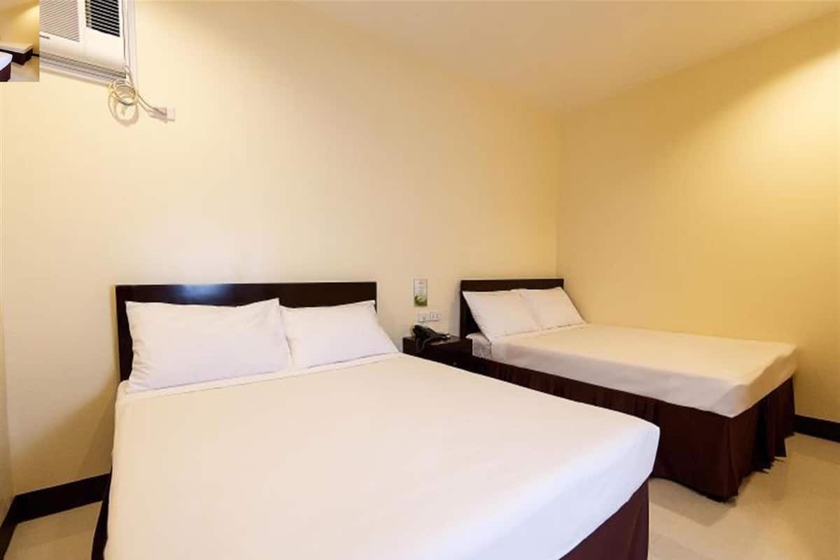 Zimmersafe, Schreibtisch, kostenloses WLAN, BettwÀsche