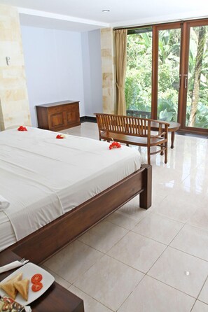 ห้อ  งดับเบิล, เตียงคิงไซส์ 1 เตียง, วิวสวน | เครื่องนอนระดับพรีเมียม, โต๊ะทำงาน, Wi-Fi ฟรี