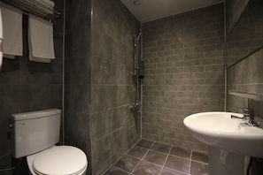 Standard Twin Room | Bathroom | Free toiletries, hair dryer, bathrobes, slippers - Blanc Hotel Cheongju (Cheongju)