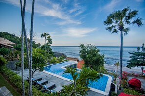 2 outdoor pools, sun loungers
