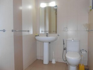 Suite, 3 Bedrooms, Ocean View | Bathroom