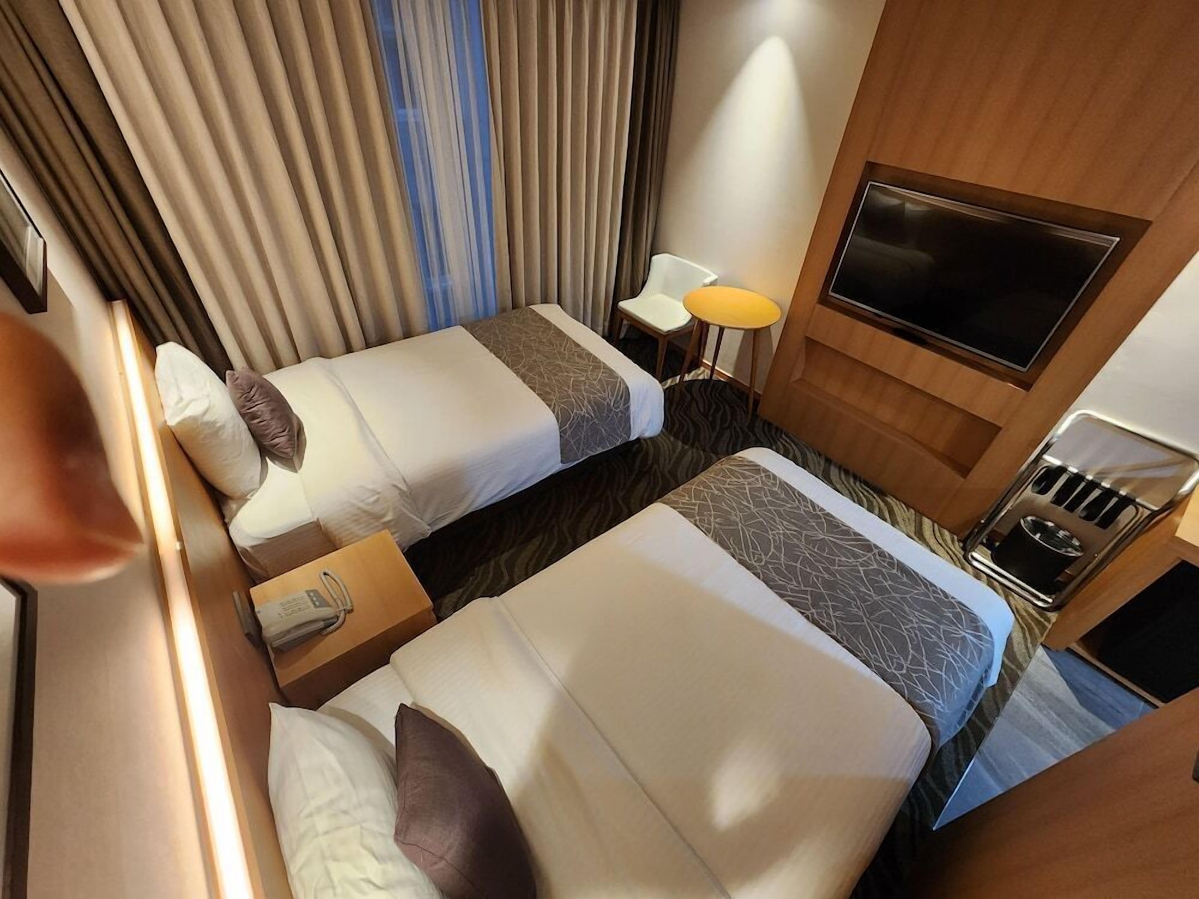 In-room safe, bed sheets