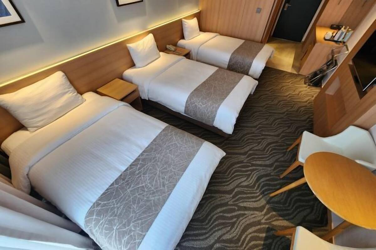 In-room safe, bed sheets