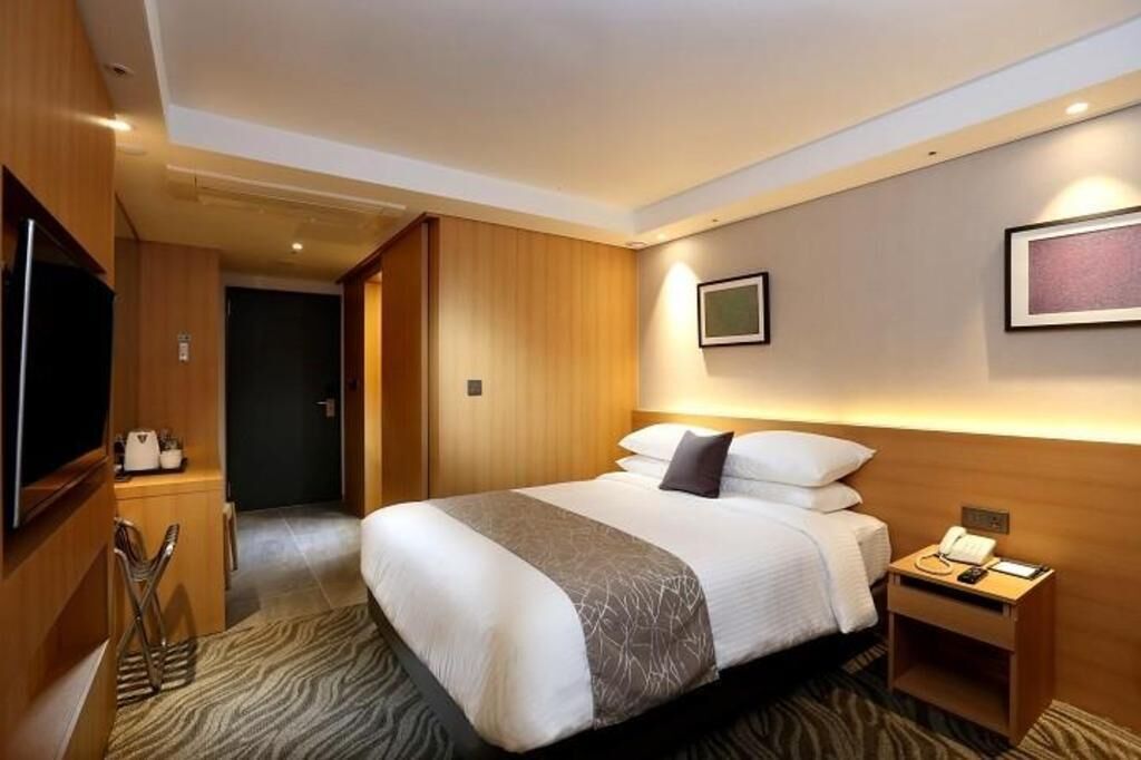 In-room safe, bed sheets
