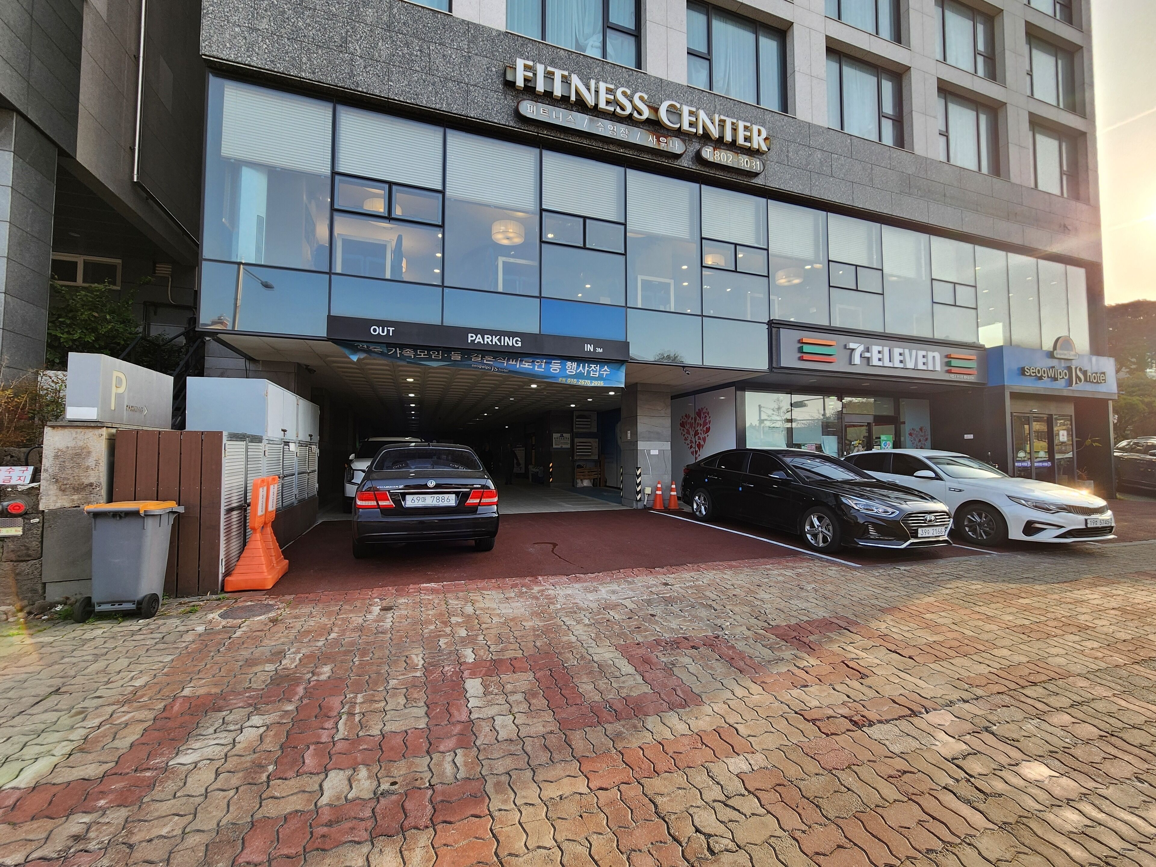 A fitness center with a parking garage entrance, a T7-Eleven store, and a Seogwipo hotel.