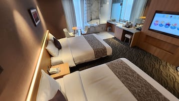 Junior-Suite, 2 Doppelbetten, Meerblick | Zimmersafe, Bettwäsche
