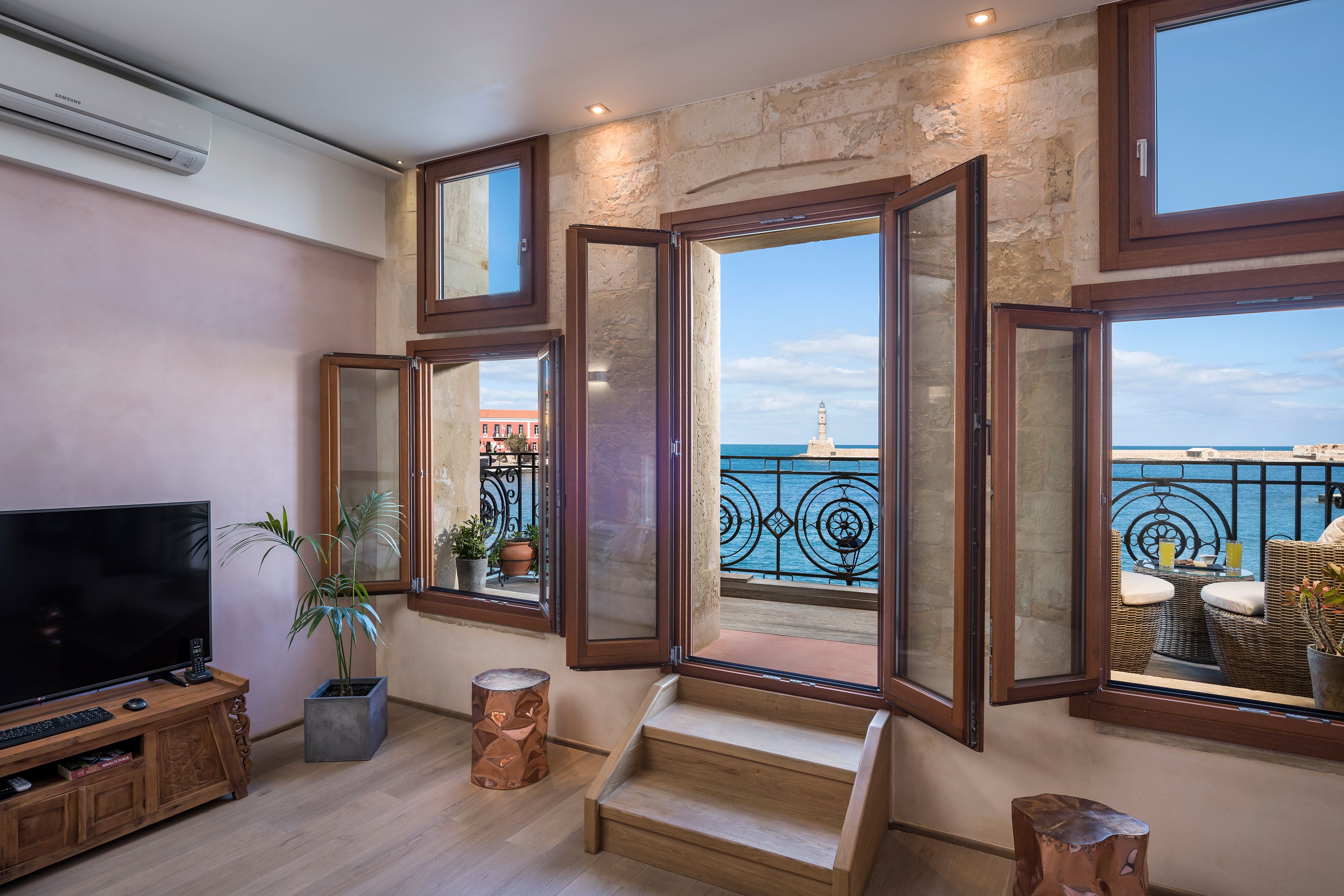 Suite Supérieure, balcon, vue mer (with Heated Private Plunge Pool) | Draps en coton égyptien, literie de qualité supérieure